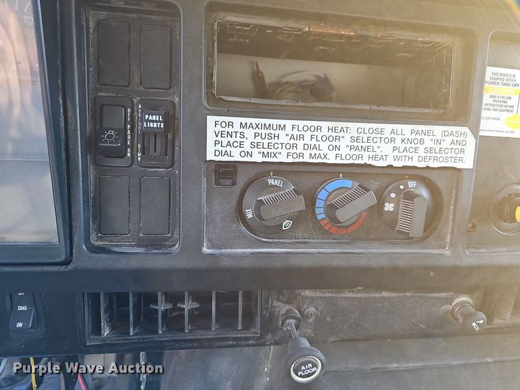 image for item NT9981 2003 International 2574  dump truck