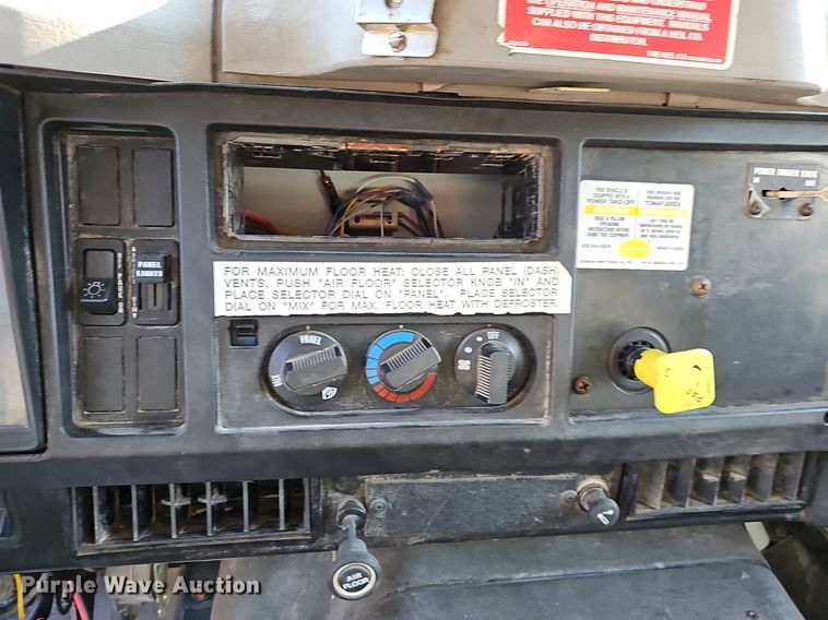 image for item NT9981 2003 International 2574  dump truck