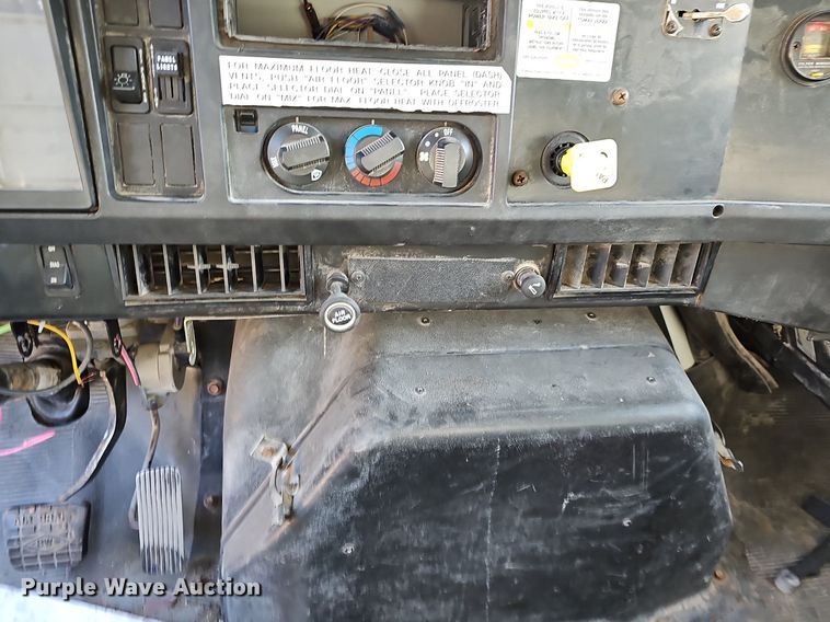 image for item NT9981 2003 International 2574  dump truck