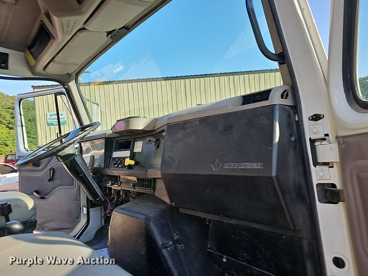 image for item NT9981 2003 International 2574  dump truck