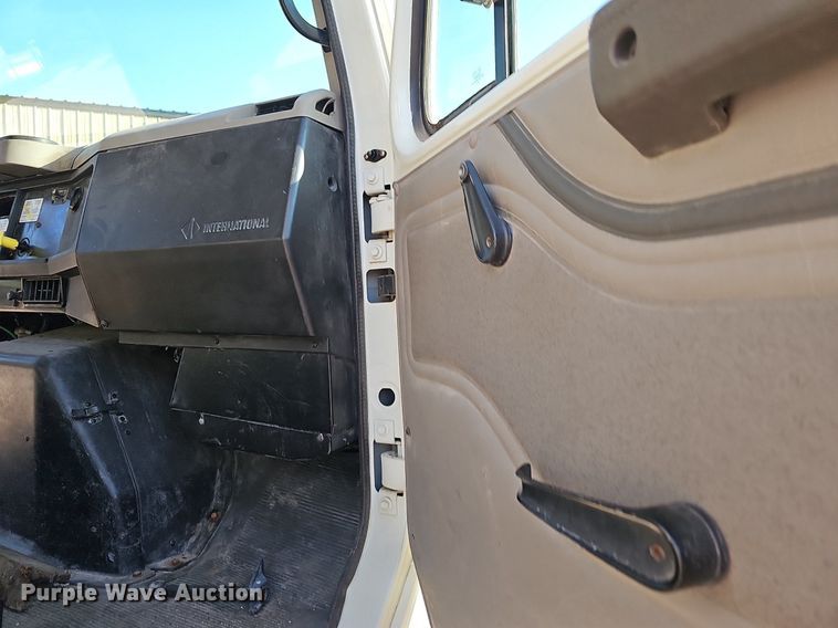 image for item NT9981 2003 International 2574  dump truck