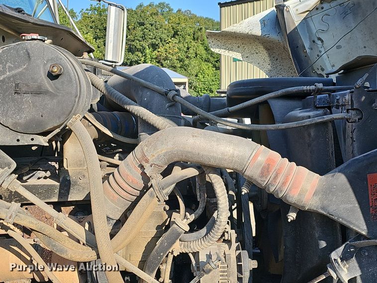 image for item NT9981 2003 International 2574  dump truck