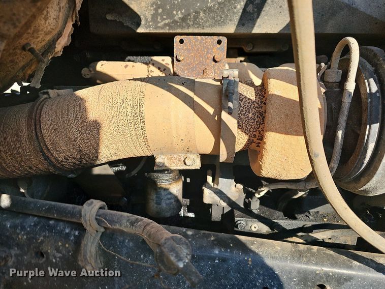 image for item NT9981 2003 International 2574  dump truck