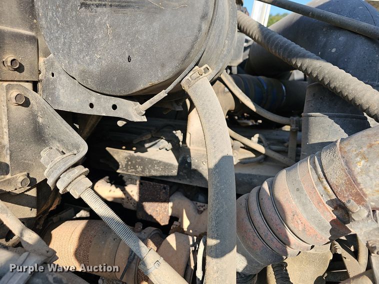 image for item NT9981 2003 International 2574  dump truck