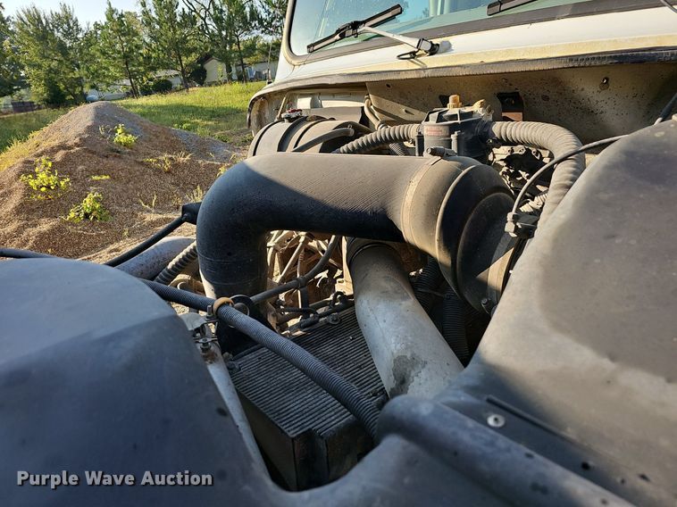 image for item NT9981 2003 International 2574  dump truck