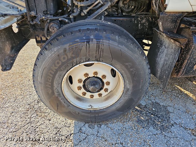 image for item NT9981 2003 International 2574  dump truck