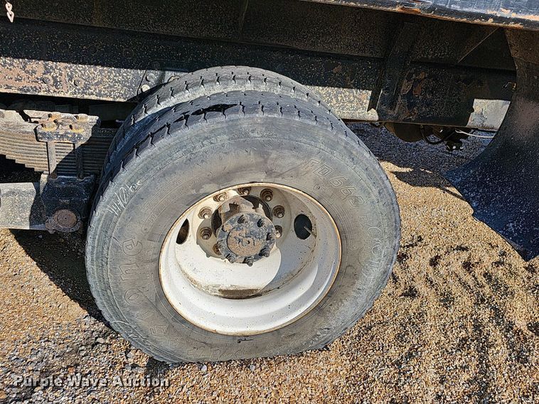 image for item NT9981 2003 International 2574  dump truck