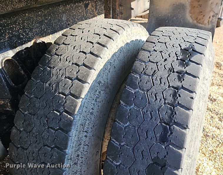 image for item NT9981 2003 International 2574  dump truck