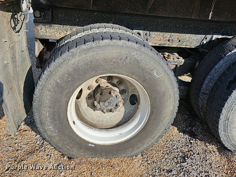 image for item NT9981 2003 International 2574  dump truck