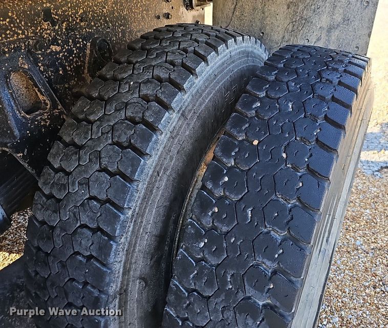 image for item NT9981 2003 International 2574  dump truck