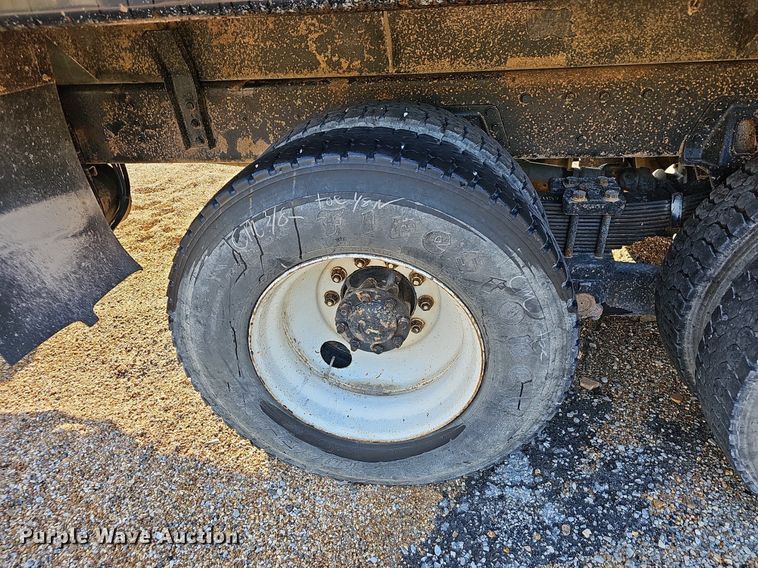 image for item NT9981 2003 International 2574  dump truck