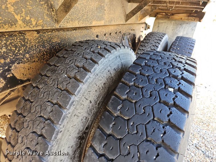 image for item NT9981 2003 International 2574  dump truck