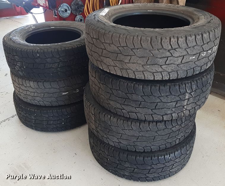 image for item NV9292 (7) 245/70R17 Cooper Discoverer A/T tires