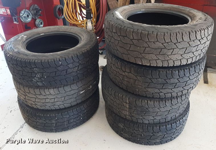 image for item NV9292 (7) 245/70R17 Cooper Discoverer A/T tires