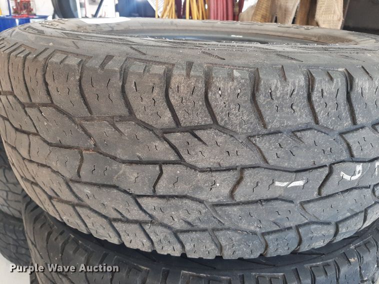 image for item NV9292 (7) 245/70R17 Cooper Discoverer A/T tires