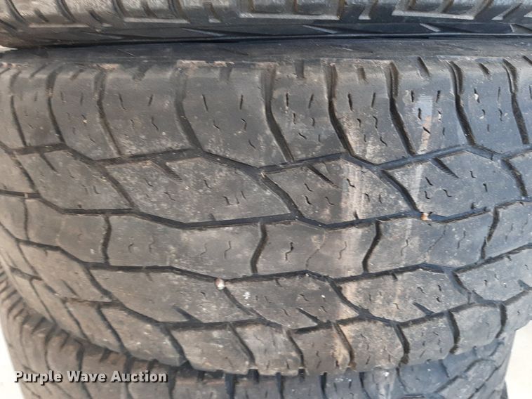 image for item NV9292 (7) 245/70R17 Cooper Discoverer A/T tires