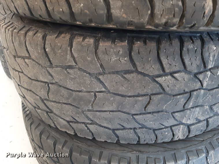 image for item NV9292 (7) 245/70R17 Cooper Discoverer A/T tires