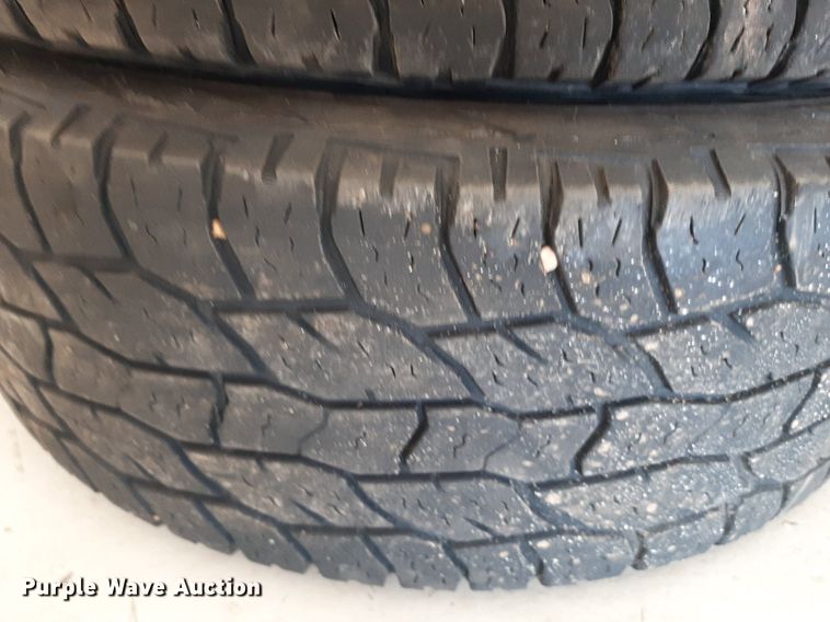 image for item NV9292 (7) 245/70R17 Cooper Discoverer A/T tires