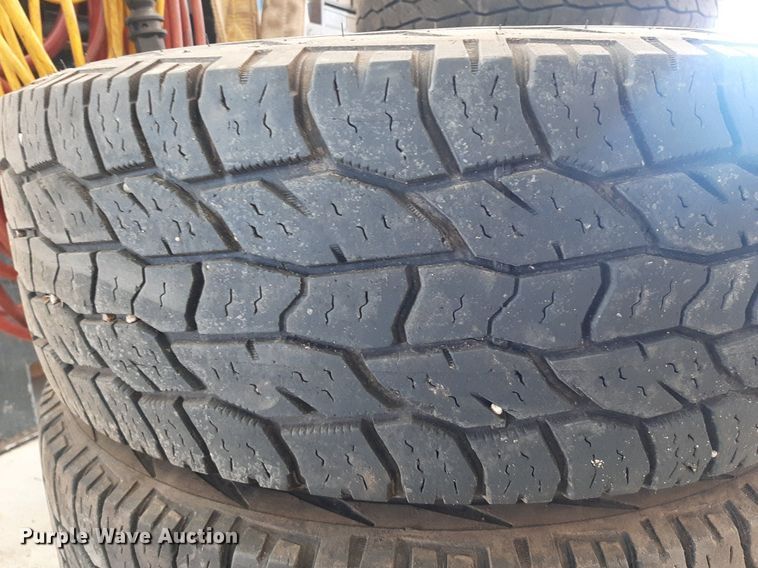 image for item NV9292 (7) 245/70R17 Cooper Discoverer A/T tires