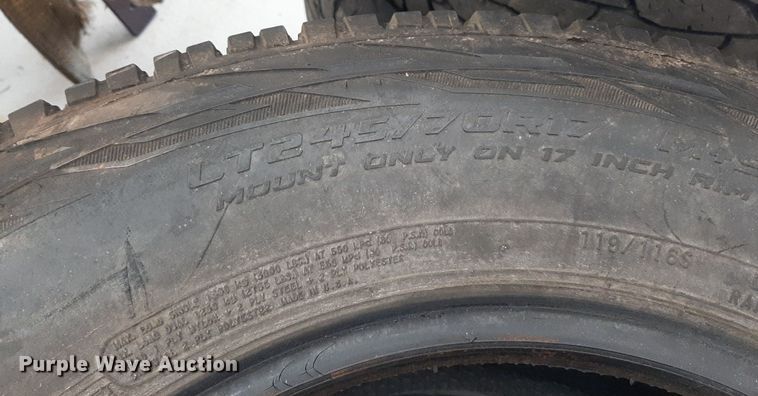 image for item NV9292 (7) 245/70R17 Cooper Discoverer A/T tires