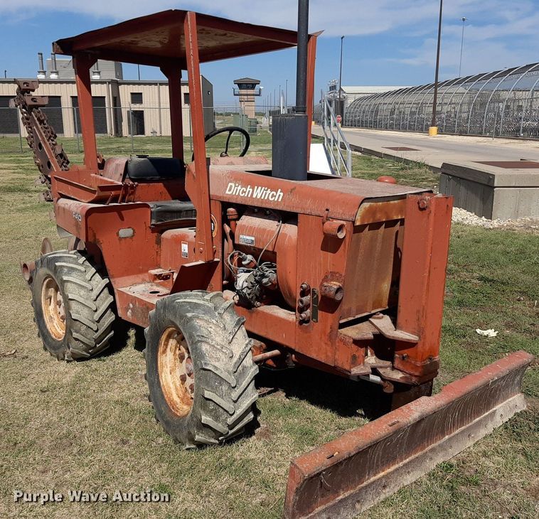 image for item NV9297 Ditch Witch R40  trencher