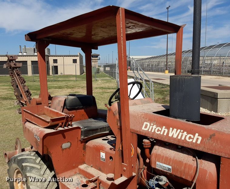 image for item NV9297 Ditch Witch R40  trencher