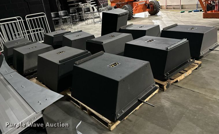 image for item NX9719 (11) JBL PD7164 arena speakers