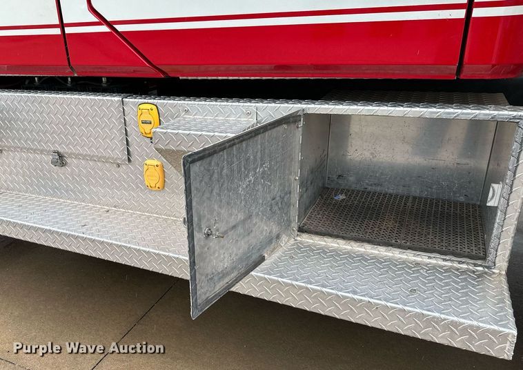 image for item NX9737 1999 Freightliner FL106  pumper fire truck