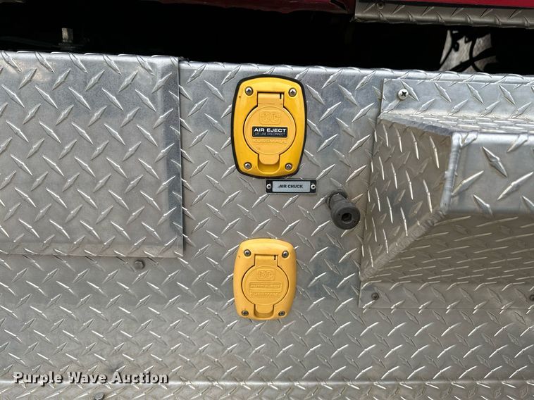 image for item NX9737 1999 Freightliner FL106  pumper fire truck