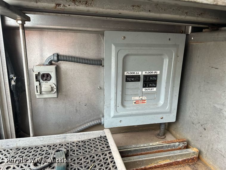 image for item NX9737 1999 Freightliner FL106  pumper fire truck