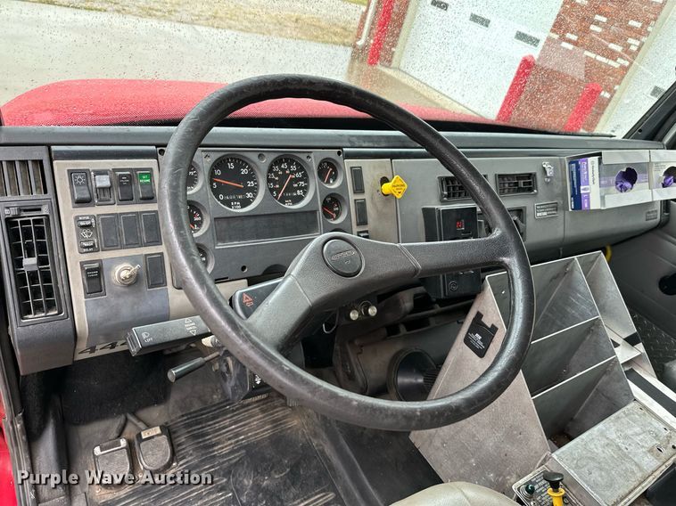 image for item NX9737 1999 Freightliner FL106  pumper fire truck