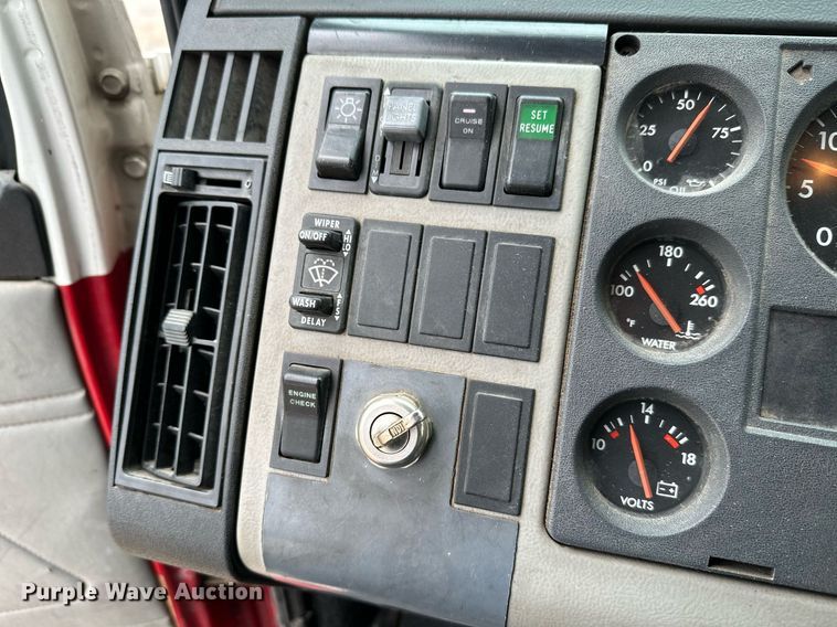 image for item NX9737 1999 Freightliner FL106  pumper fire truck