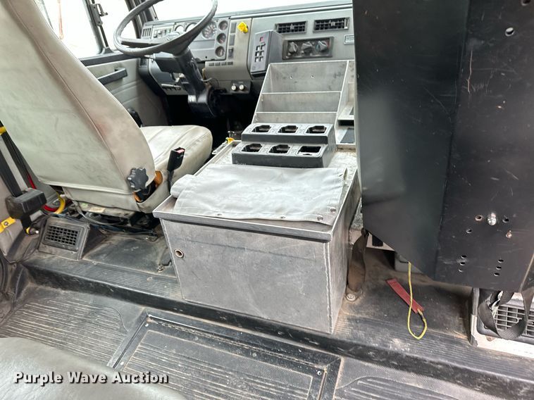 image for item NX9737 1999 Freightliner FL106  pumper fire truck