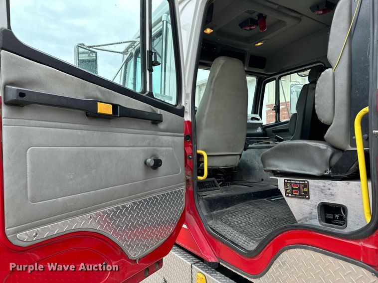 image for item NX9737 1999 Freightliner FL106  pumper fire truck