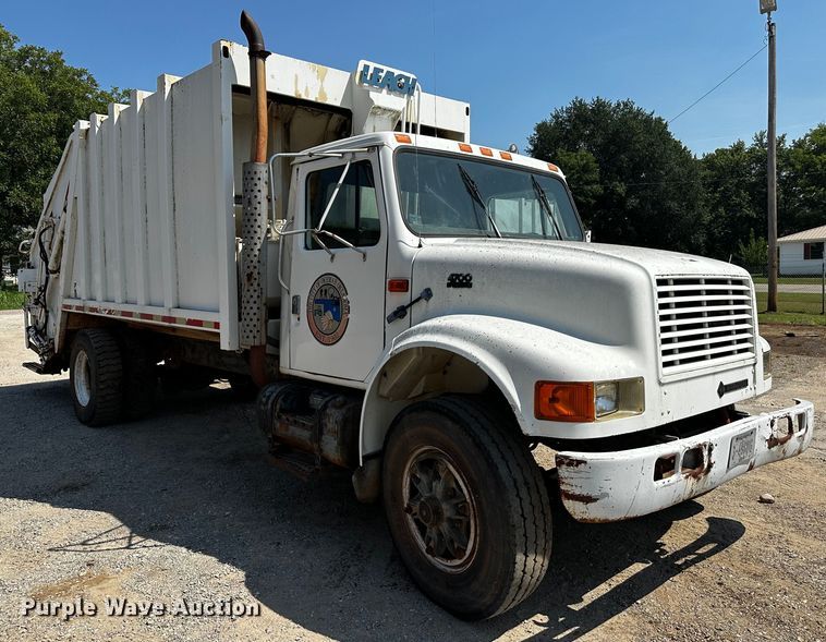 image for item OC9156 1991 International 4900  refuse truck