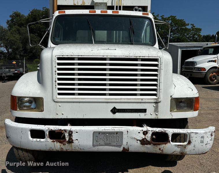 image for item OC9156 1991 International 4900  refuse truck