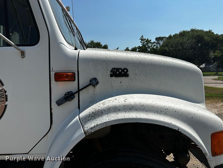 image for item OC9156 1991 International 4900  refuse truck