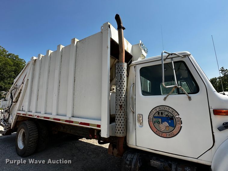 image for item OC9156 1991 International 4900  refuse truck