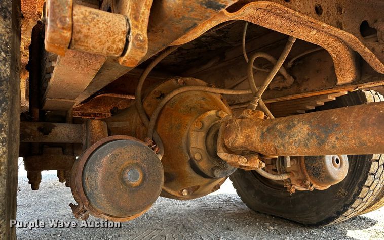 image for item OC9156 1991 International 4900  refuse truck