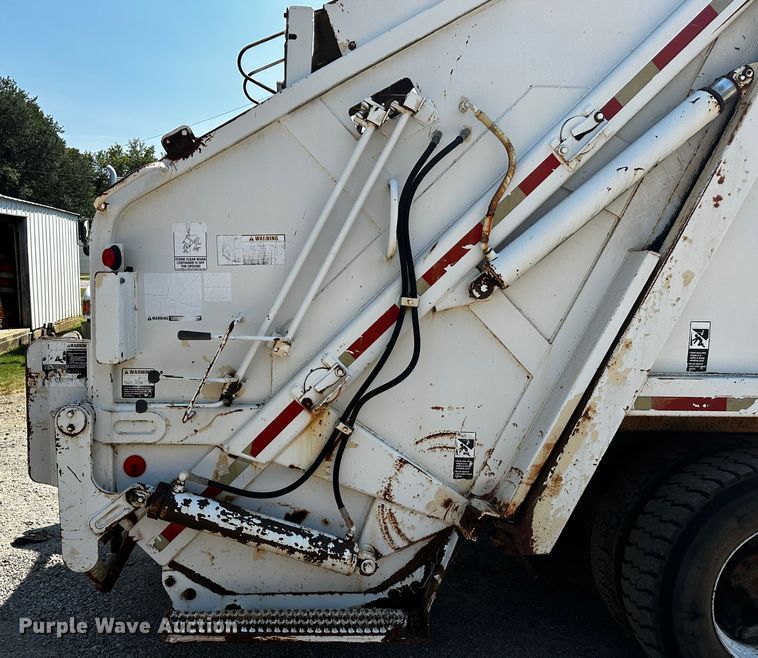 image for item OC9156 1991 International 4900  refuse truck