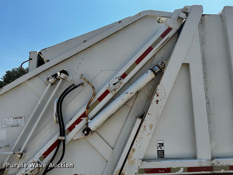 image for item OC9156 1991 International 4900  refuse truck