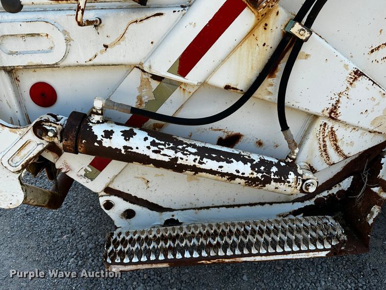 image for item OC9156 1991 International 4900  refuse truck