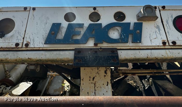 image for item OC9156 1991 International 4900  refuse truck