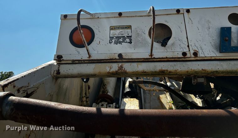 image for item OC9156 1991 International 4900  refuse truck