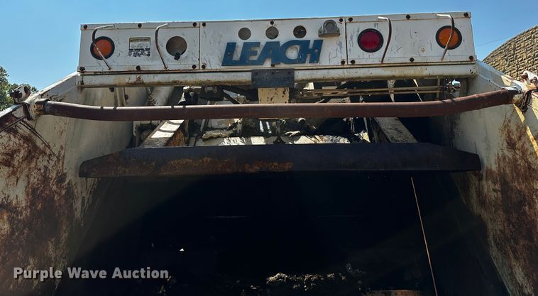 image for item OC9156 1991 International 4900  refuse truck