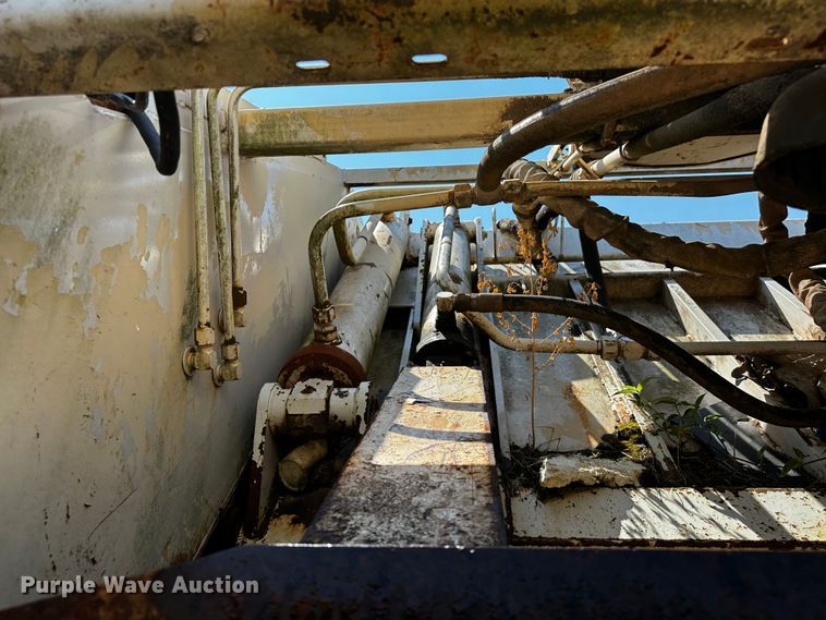 image for item OC9156 1991 International 4900  refuse truck