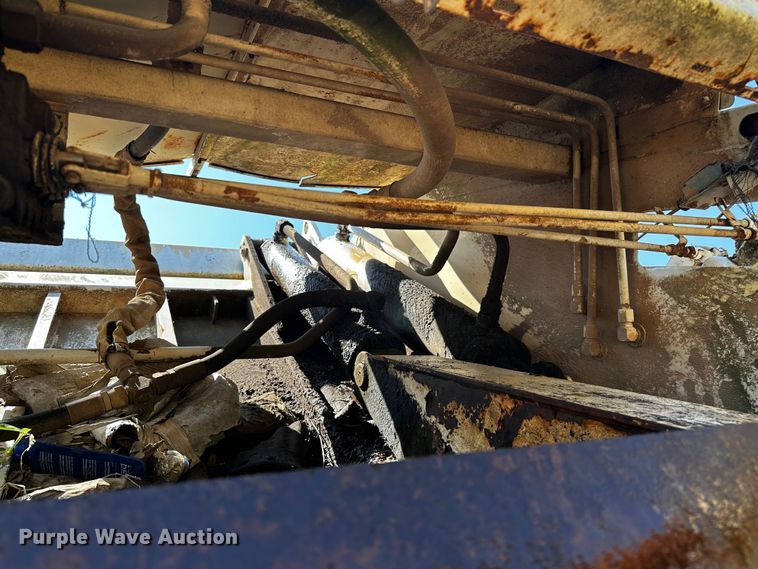 image for item OC9156 1991 International 4900  refuse truck