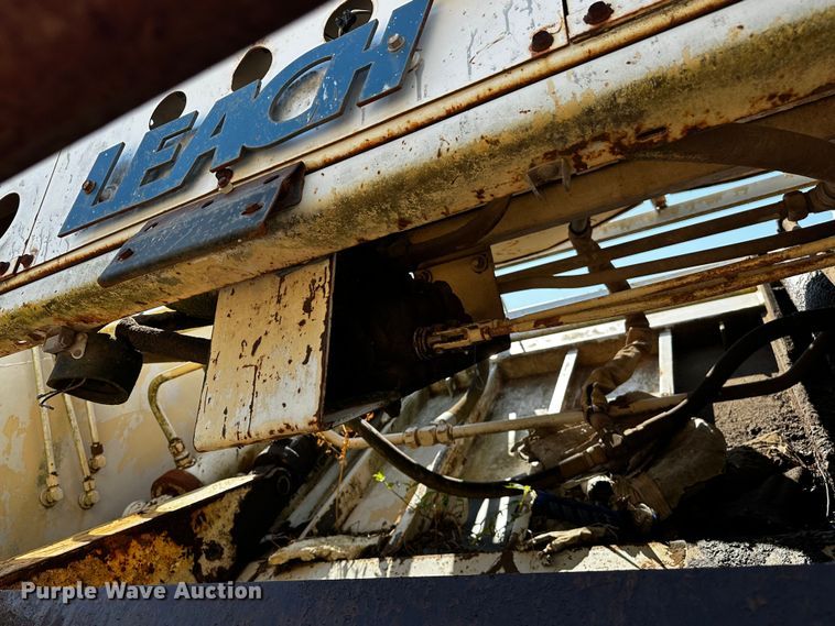 image for item OC9156 1991 International 4900  refuse truck