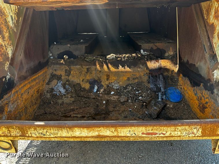 image for item OC9156 1991 International 4900  refuse truck