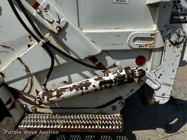 image for item OC9156 1991 International 4900  refuse truck